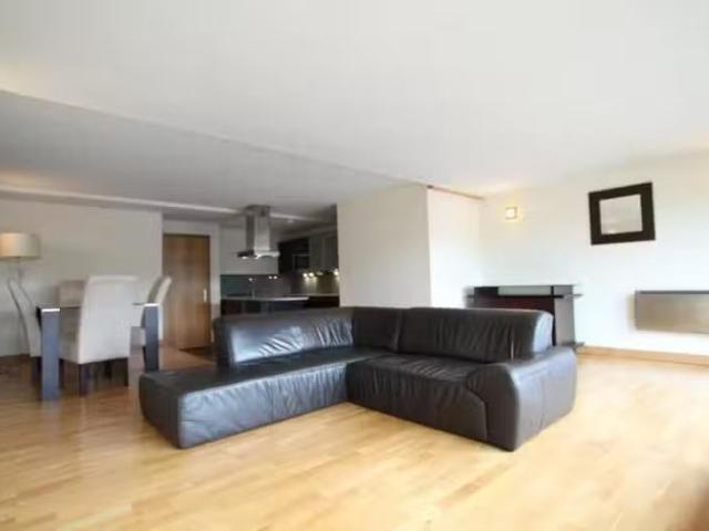 Nice 3 bedroom flat for rent in Victoria Mills, Salts Mill Roa.
