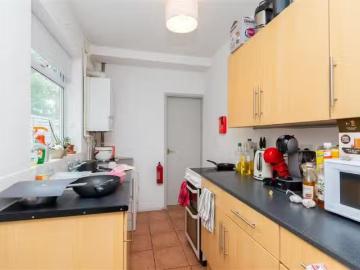 For Rent! 3 bedroom house for rent in Milner Road, Birmingham.