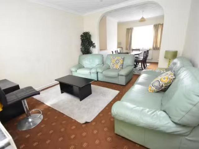 Rental! 3 bedroom house for rent in Cathays Terrace, Cathays.