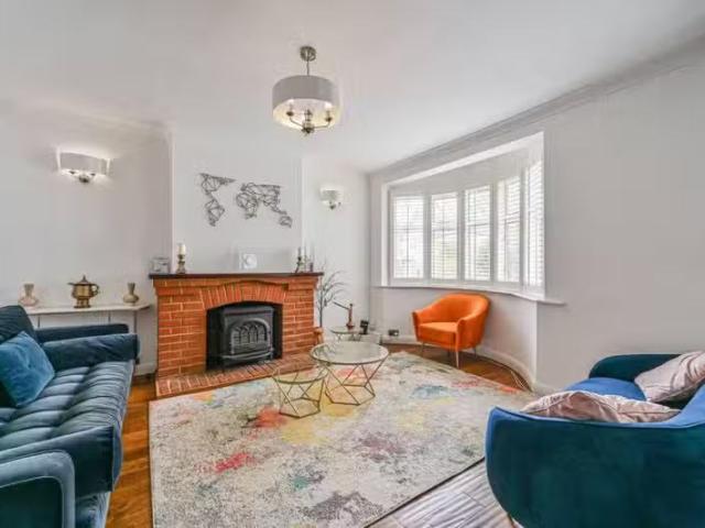 Charming 3 bedroom house for rent in Cloisters Avenue, Bickley.