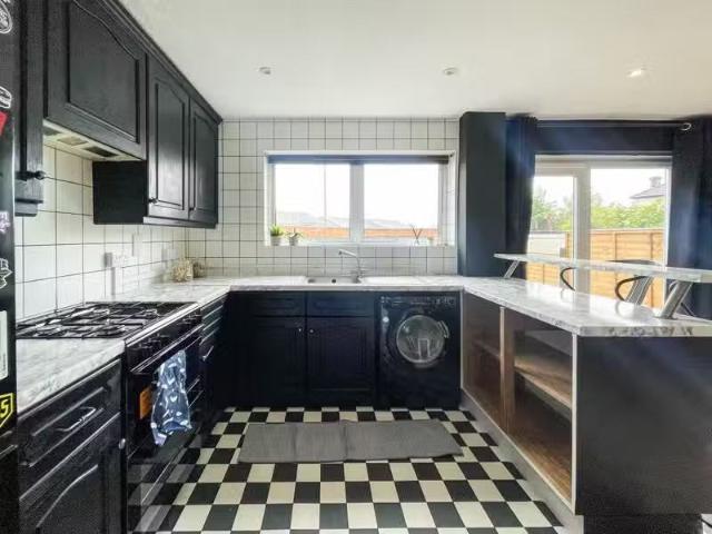 Unique 3 bedroom house for rent in Soundwell Road, Soundwell.