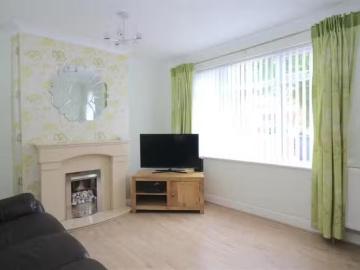 Charming 3 bedroom semi detached house for rent in Cranes Park.
