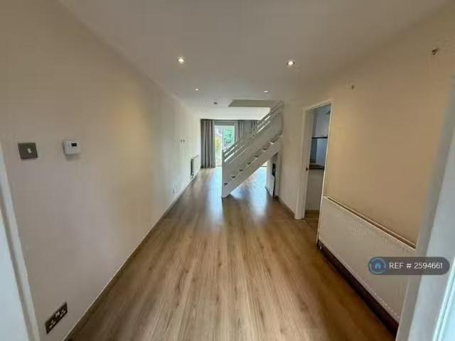 Charming 3 bedroom semi detached house for rent in Grange Farm.