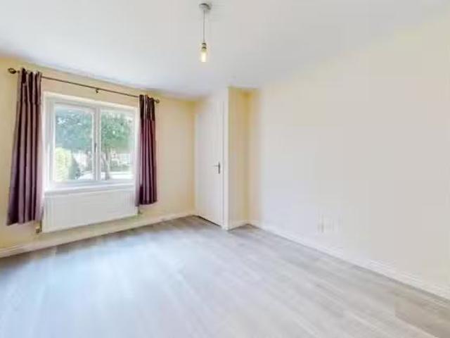Charming 3 bedroom semi detached house for rent in Harrison Dr.