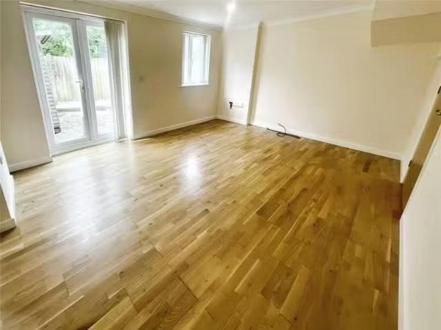Just in! 3 bedroom semi detached house for rent in High Street.