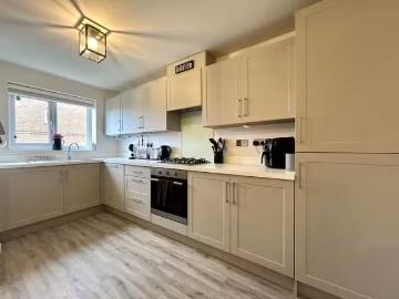 Deal! 3 bedroom semi detached house for rent in Quarry Bank Ro.