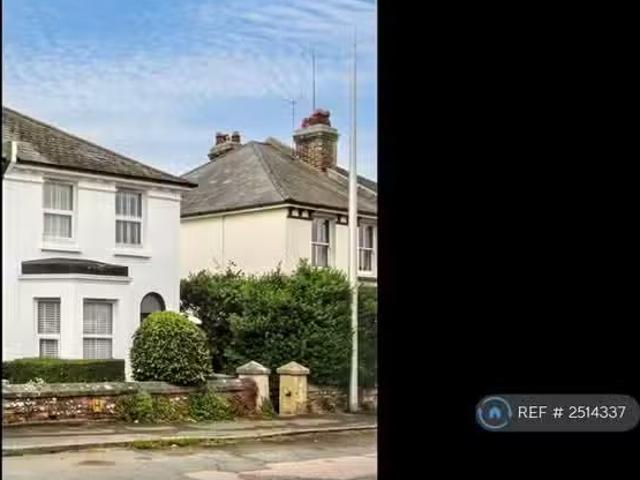 Deal! 3 bedroom semi detached house for rent in Rattle Road, W.