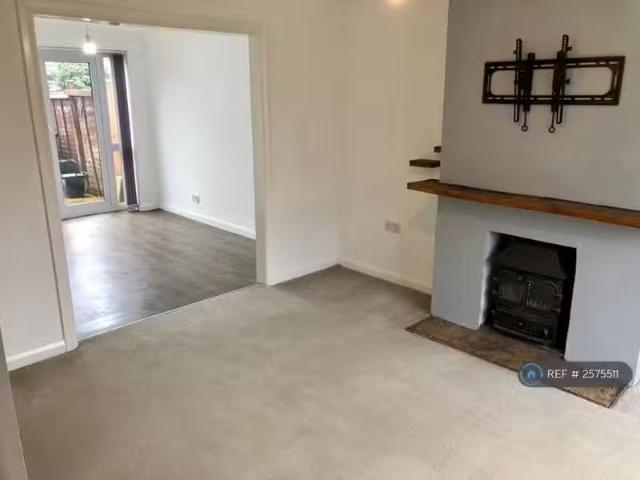 Charming 3 bedroom semi detached house for rent in Woodleigh.