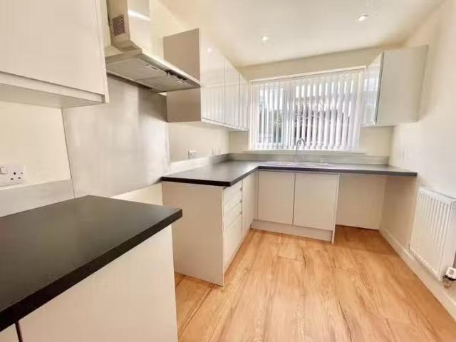 Cozy 3 bedroom semi detached house for rent in Watts Road, Stu.