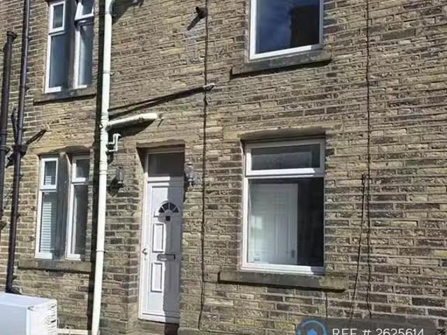Cheap 3 bedroom terraced house for rent in Napier Street, Quee.