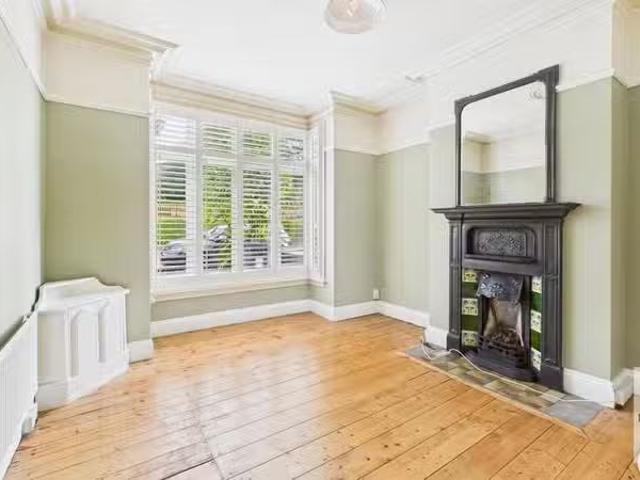 Just in! 3 bedroom terraced house for rent in Tudor Road, Sutt.