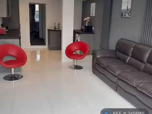 Just in! 3 bedroom terraced house for rent in Watson Road, Car.