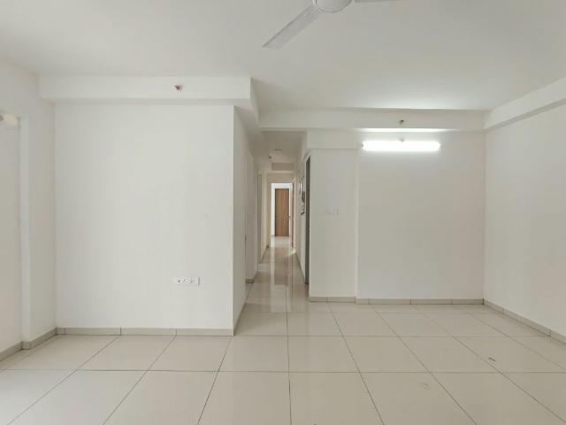 Rental | 3 BHK + 1044 Sq.Ft. Apartment in Godrej Emerald