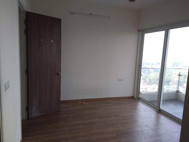 Rental | 3 BHK 1049 Sq.Ft. Apartment in Oberoi Eternia