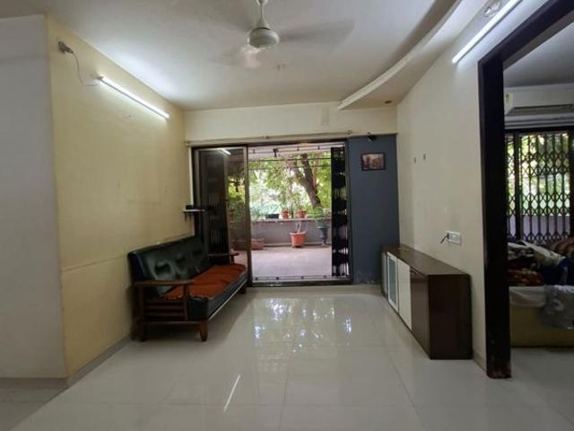Rental | 3 BHK + 1050 Sq.Ft. Apartment in Mandapeshwar Apartments