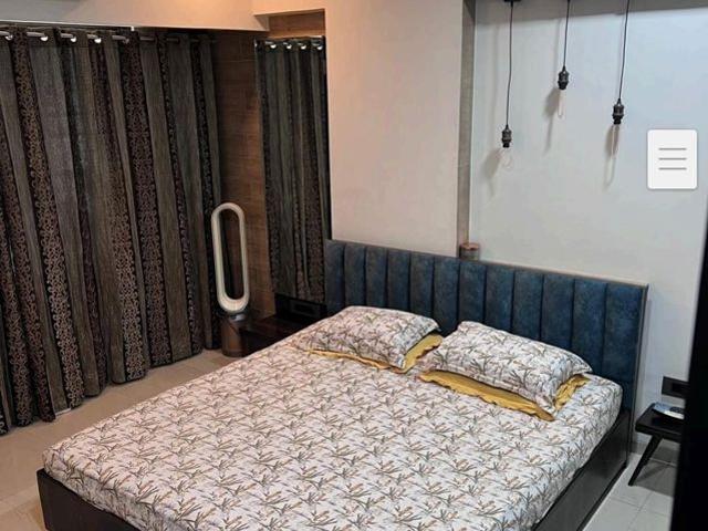 Rental | 3 BHK 1050 Sq.Ft. Apartment in Shiv Om CHS