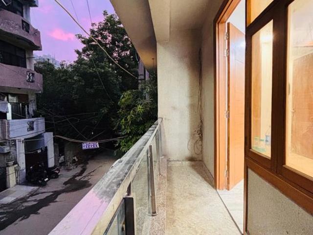 Rental | 3 BHK 1000 Sq.Ft. Apartment in Freedom Fighters Enclave