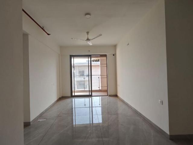 Rental | 3 BHK 1005 Sq.Ft. Apartment in Hubtown Seasons