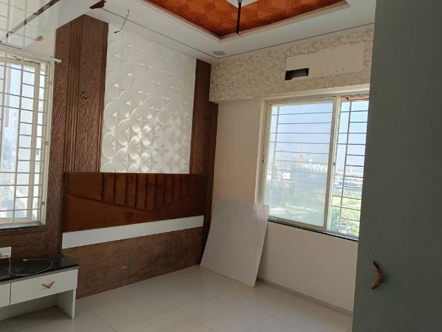 Rental | 3 BHK 1024 Sq.Ft. Apartment in Kunal Iconia