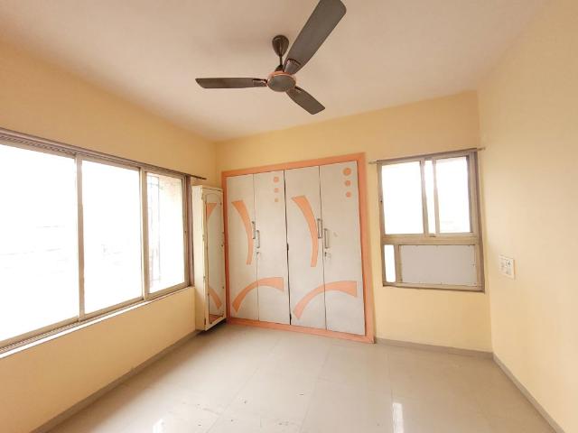 Rental | 3 BHK + 1033 Sq.Ft. Apartment in Godrej Emerald