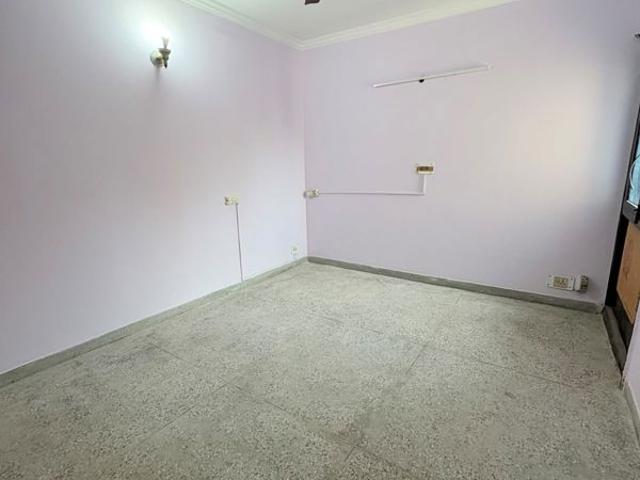Rental | 3 BHK + 1150 Sq.Ft. Apartment in Vikas Puri