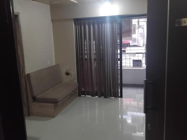Rental | 3 BHK 1100 Sq.Ft. Apartment in Mantra Essence