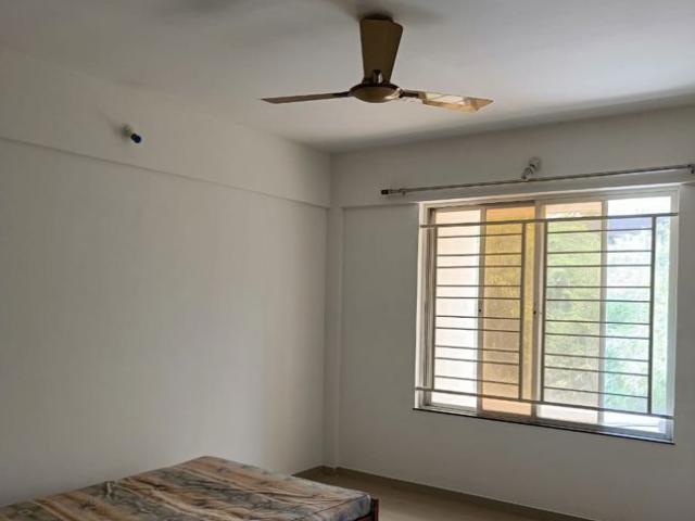 Rental | 3 BHK 1100 Sq.Ft. Apartment in Shagun Perfect 10