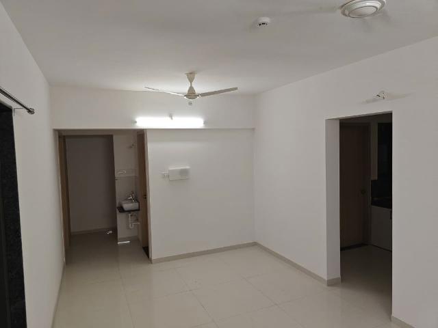 Rental | 3 BHK + 1250 Sq.Ft. Apartment in Kohinoor Courtyard One
