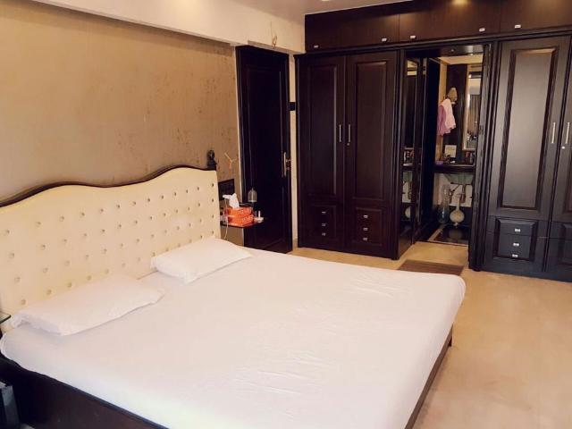 Rental | 3 BHK 1250 Sq.Ft. Apartment in Khar West