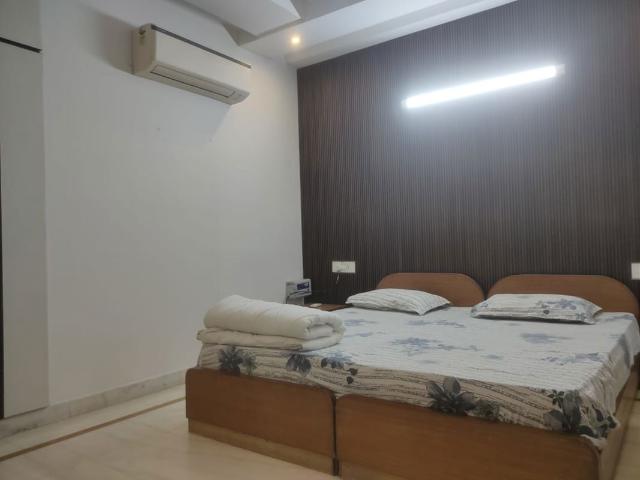 Rental | 3 BHK 1250 Sq.Ft. Apartment in Saket
