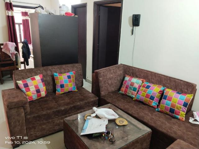 Rental | 3 BHK 1250 Sq.Ft. Apartment in Uninav Heights Phase I