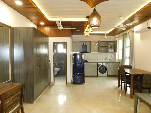 Rental | 3 BHK 125 Sq.Yd. Apartment in Chittaranjan Park
