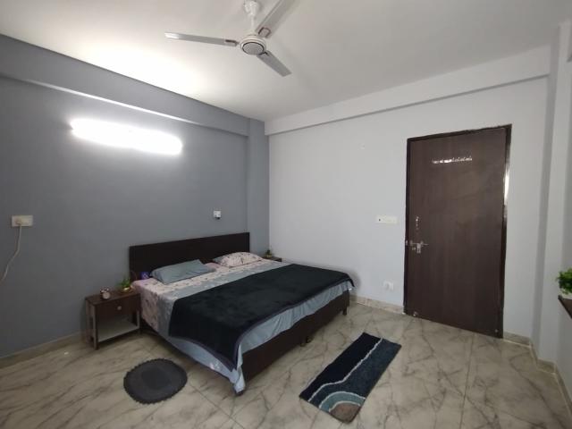 Rental | 3 BHK 125 Sq.Yd. Apartment in Safdarjung Enclave