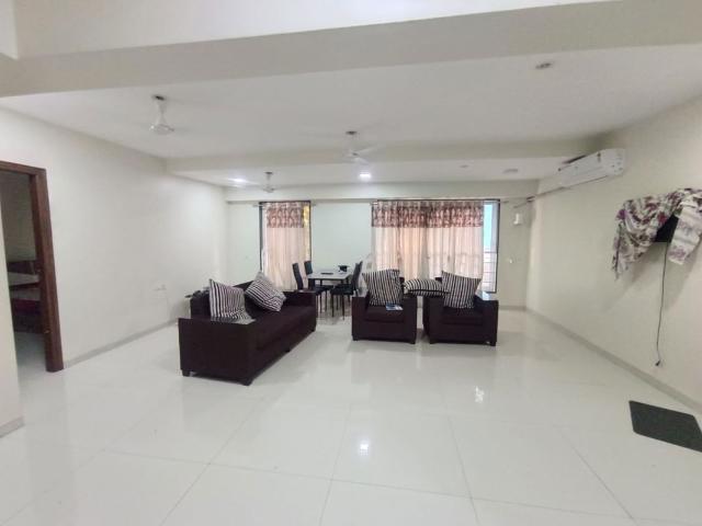 Rental | 3 BHK 1200 Sq.Ft. Apartment in A R Vintage