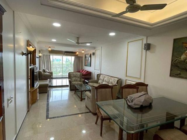 Rental | 3 BHK 1200 Sq.Ft. Apartment in Khar Gymkhana Apartment