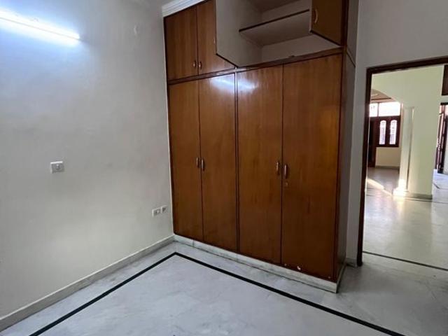 Rental | 3 BHK 1200 Sq.Ft. Apartment in Janakpuri