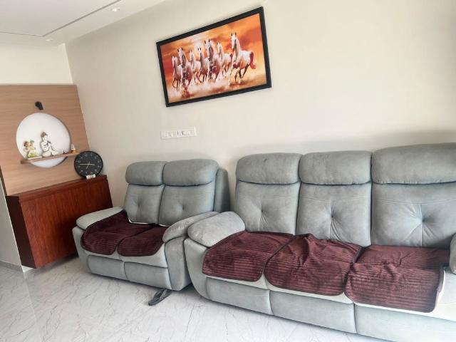 Rental | 3 BHK + 1200 Sq.Ft. Apartment in Mantra Monarch