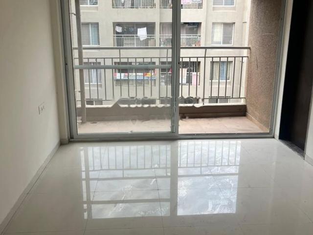 Rental | 3 BHK 1200 Sq.Ft. Apartment in Mantra 29 Gold Coast Phase 3