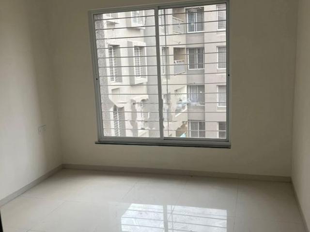 Rental | 3 BHK 1200 Sq.Ft. Apartment in Mantra 29 Gold Coast Phase 3