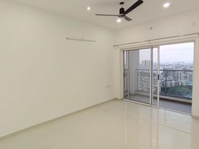 Rental | 3 BHK 1200 Sq.Ft. Apartment in Runwal The Central Park