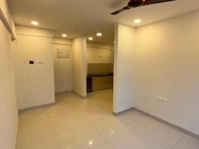 Rental | 3 BHK 1200 Sq.Ft. Penthouse in Gera Planet Of Joy