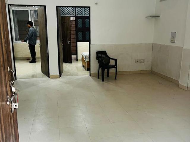 Rental | 3 BHK 1350 Sq.Ft. Apartment in Aims Golf City