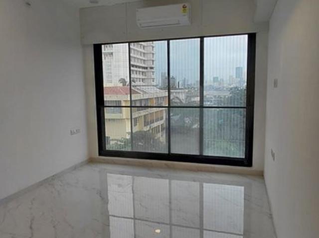 Rental | 3 BHK 1350 Sq.Ft. Apartment in DLH Signature
