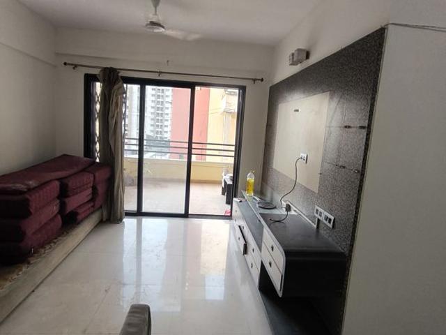 Rental | 3 BHK + 1350 Sq.Ft. Apartment in Shreyas Palladium Grand