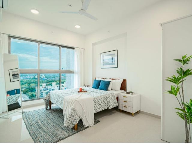 Rental | 3 BHK 1350 Sq.Ft. Apartment in Windsor Apartment Bandra West