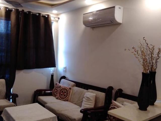 Rental | 3 BHK 1355 Sq.Ft. Apartment in Unitech Uniworld Gardens 2