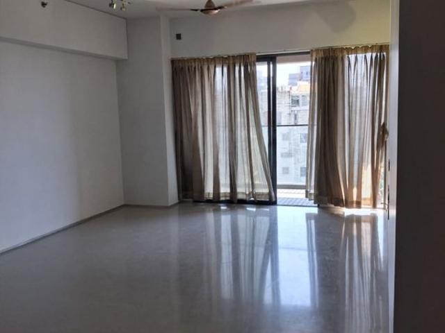 Rental | 3 BHK + 1356 Sq.Ft. Apartment in Rustomjee Paramount