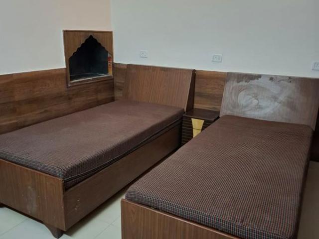 Rental | 3 BHK + 1360 Sq.Ft. Apartment in Amrapali Eden Park