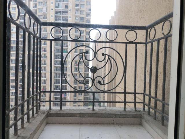 Rental | 3 BHK 1380 Sq.Ft. Apartment in Prateek Grand City