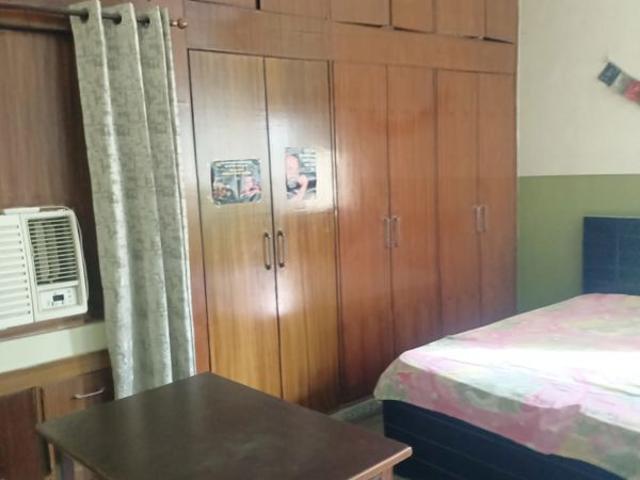 Rental | 3 BHK 1300 Sq.Ft. Apartment in Arun Vihar Sector 37